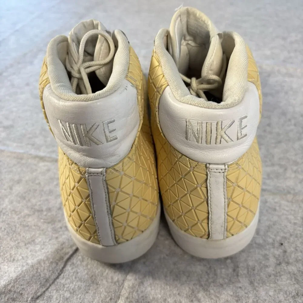 904211-100 - Mens 11 / Womens 12.5 - Nike Blazer Metric Mid Trainers Bone White